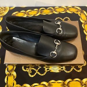 Authentic Gucci Horsebit accent leather loafer. Size 40